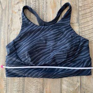 Lululemon WUNDER train longline medium support c/d cup in grey zebra size 14